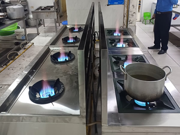 Bếp Á 2 họng lắp đặt tại nhà hàng