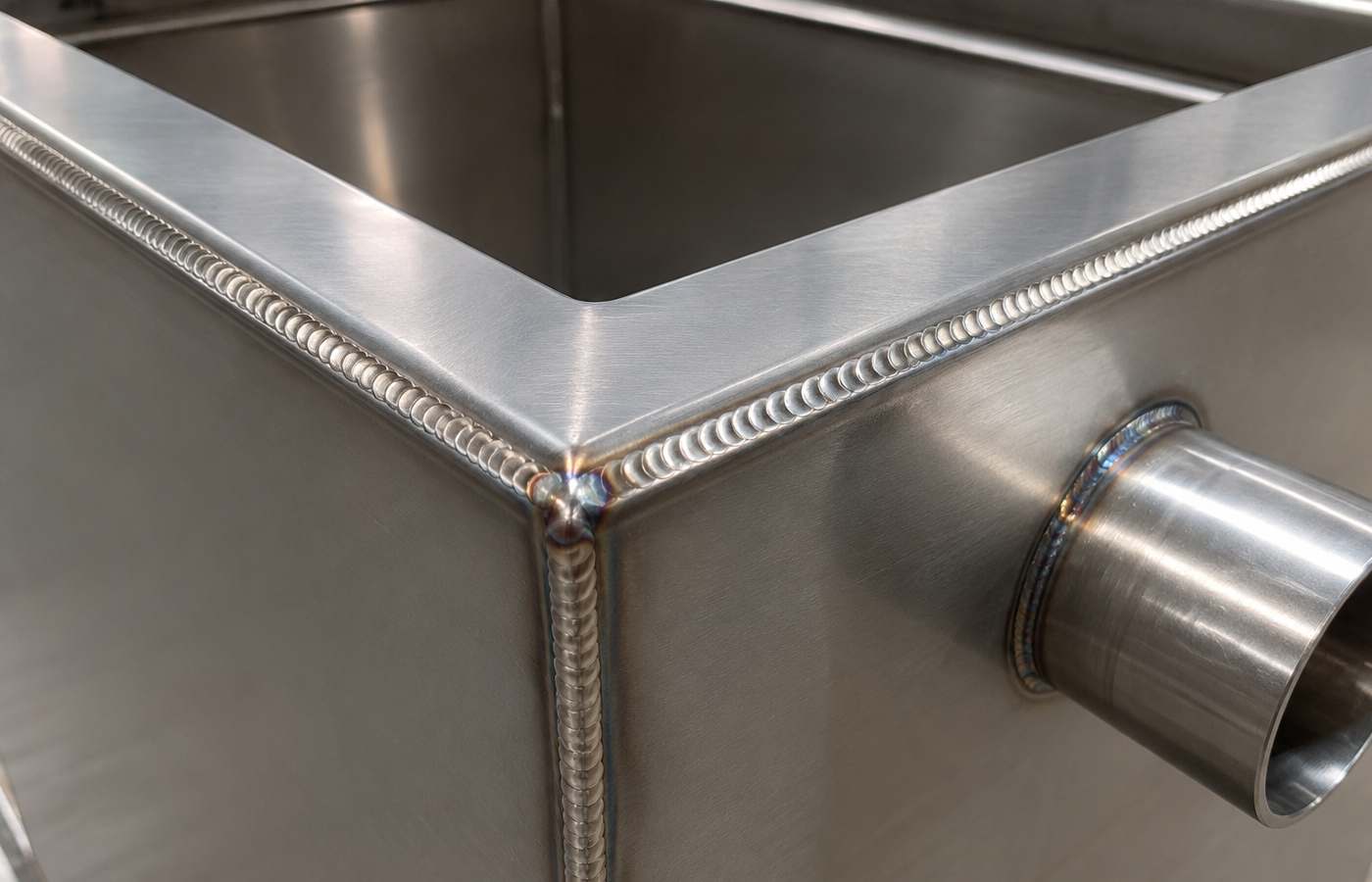 Mối hàn TIG trên bể tách mỡ inox 200L