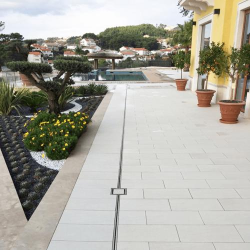 máng thoát nước inox khe hẹp sân vườn