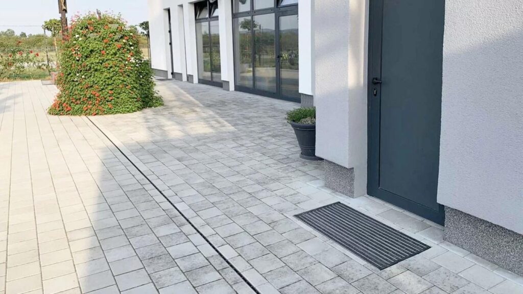 máng thoát nước khe hẹp biệt thự